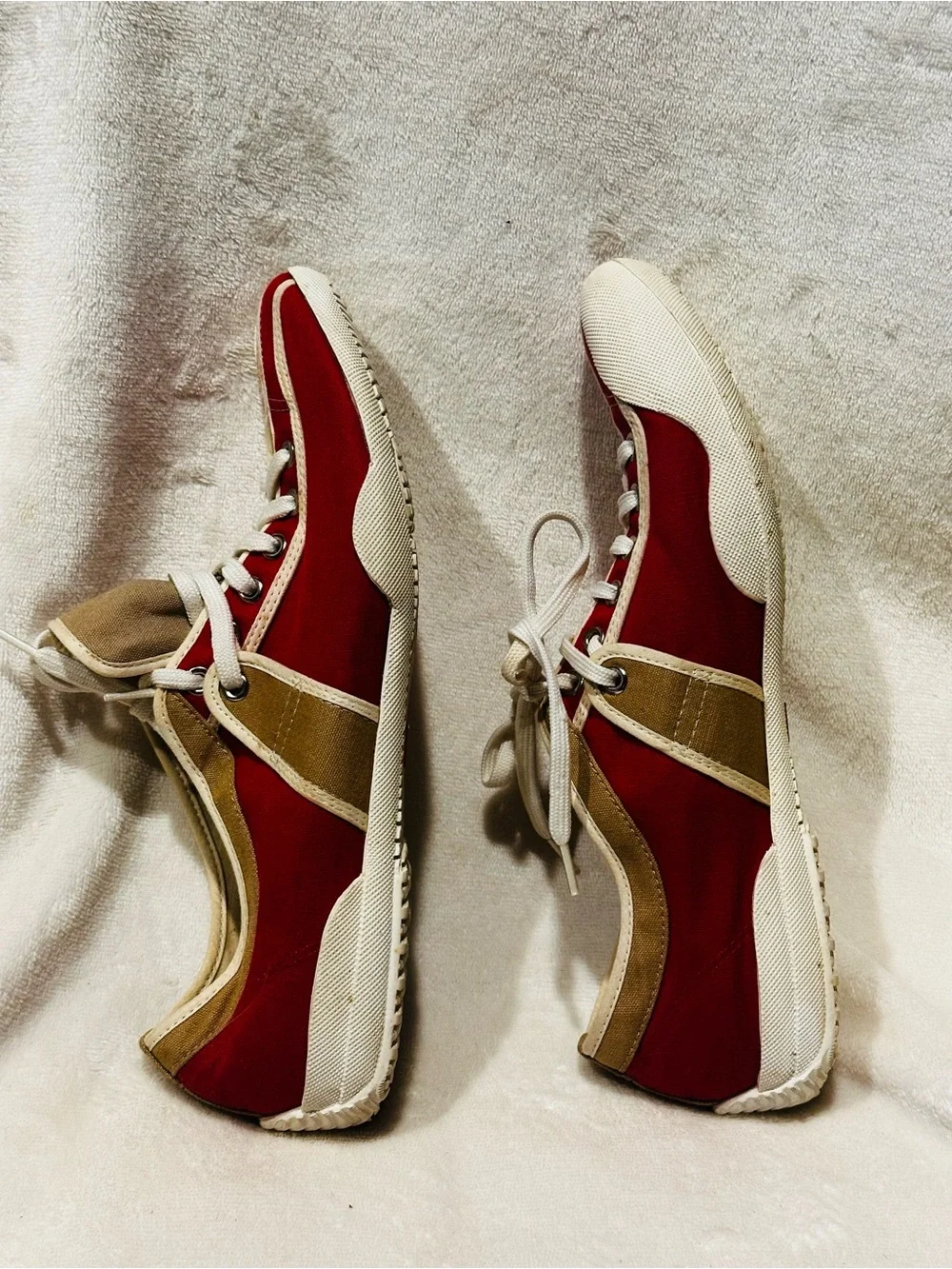 The Swank Company Womens Sz 8M  Red Cream Fashion Sneakers Designer Casual Bold